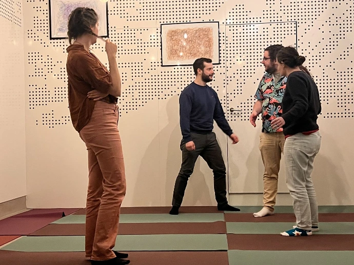 une équipe s'entraînant à la communication