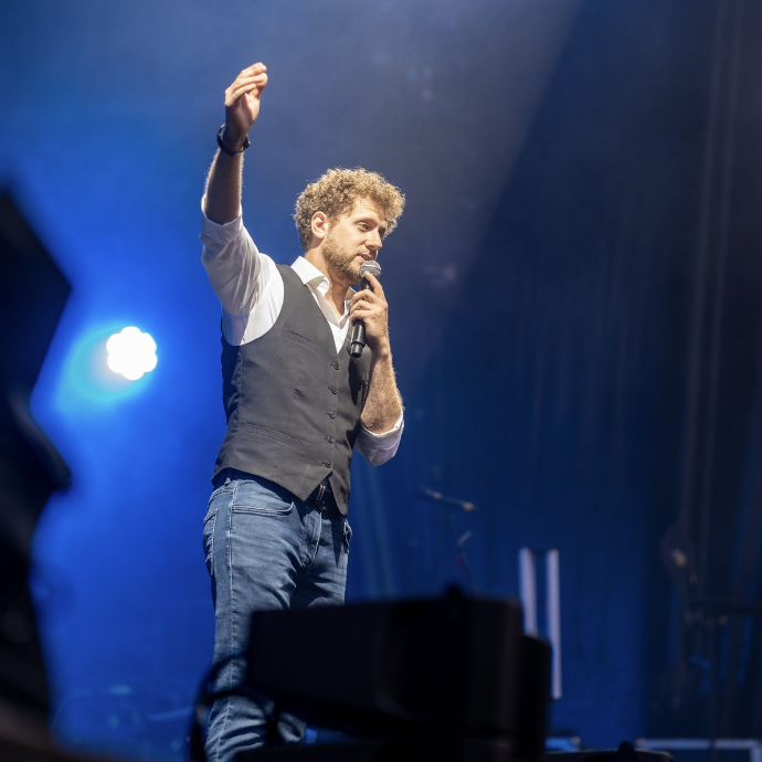 Thomas Haddad théâtrothérapeute et coach en confiance en soi sur scène