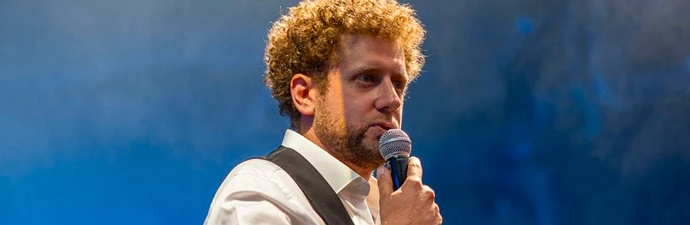 Thomas Haddad en présentateur lors d&#39;une conférence